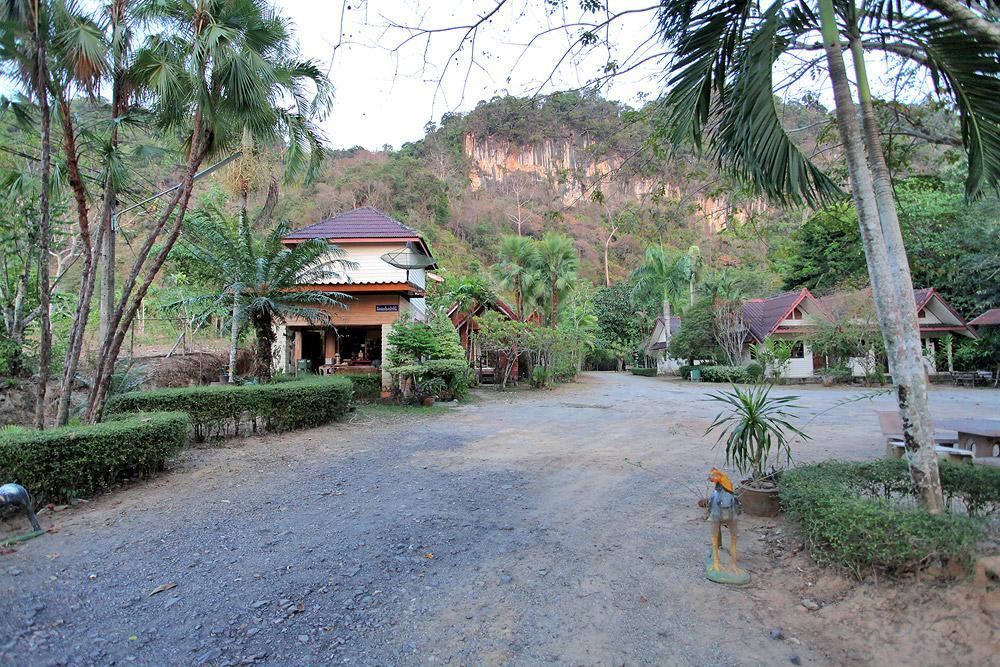 Langu Phupha Resort Satun Exterior photo